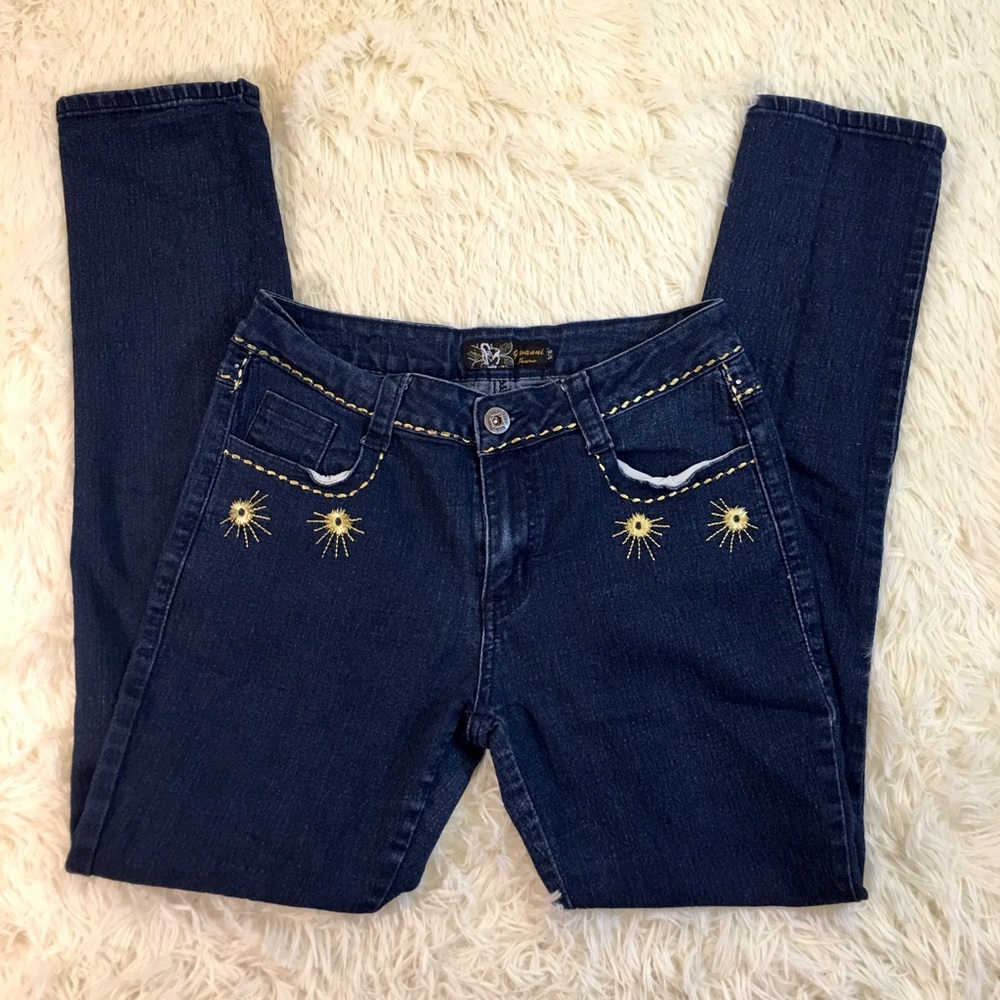 Govanni Jeans embroidered.